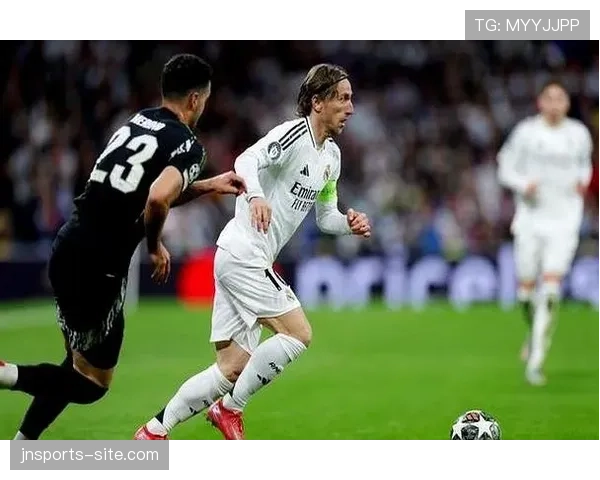 卡马文加能否扛起皇马中场过渡重任：接班莫德里奇与克罗斯的能力与挑战分析